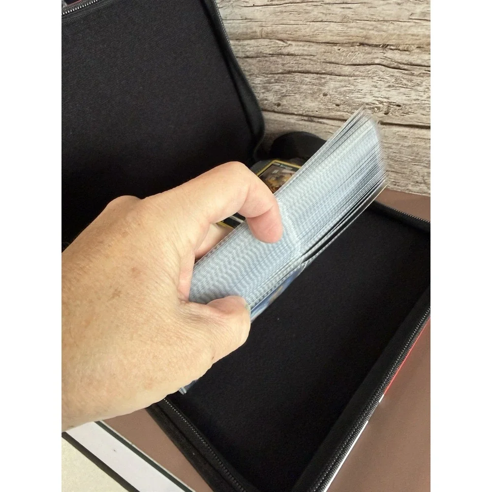 Pokémon Collection Book With 200 Pokémon Cards.
